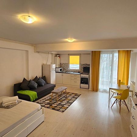 Airport Residence Отопени Экстерьер фото
