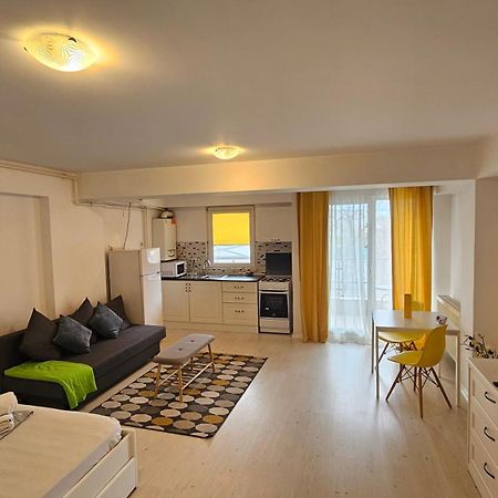Airport Residence Отопени Экстерьер фото