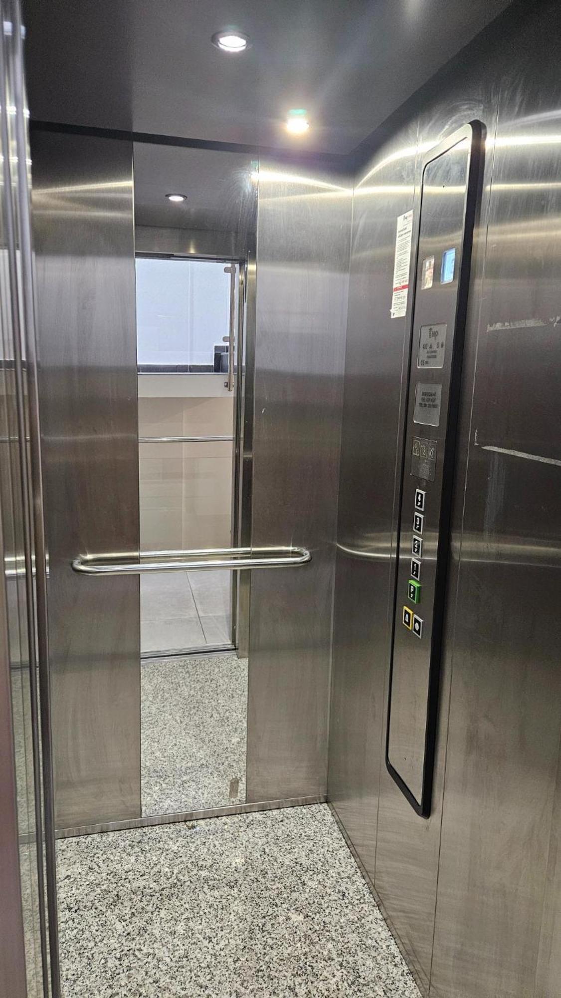 Airport Residence Отопени Экстерьер фото